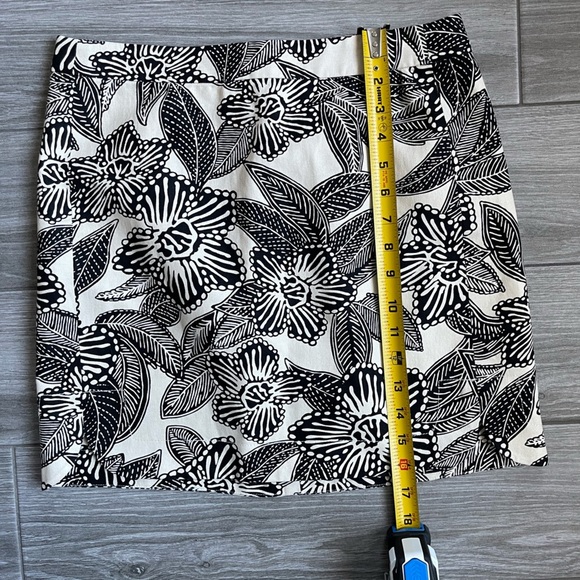 J. Crew Women’s Linen Blend Skirt in black & white floral boho style, size 2• - Picture 8 of 8